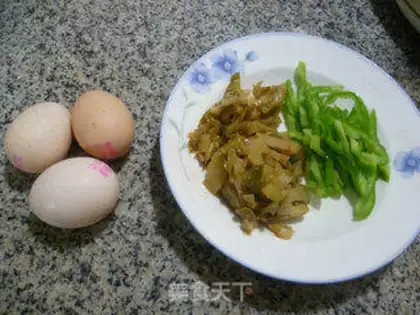 Make Squeeze green pepper and fried eggs step 0