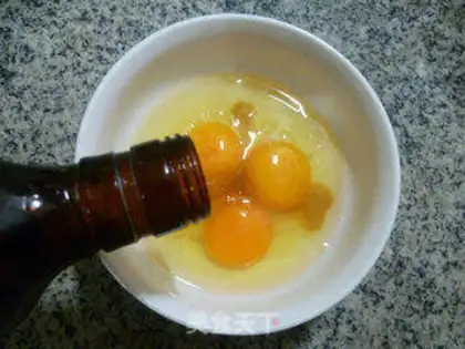Make Squeeze green pepper and fried eggs step 1
