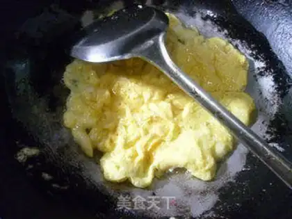 Make Squeeze green pepper and fried eggs step 3