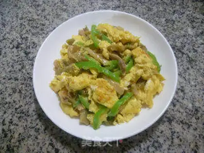 Make Squeeze green pepper and fried eggs step 7