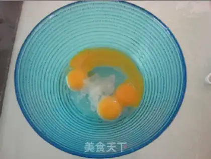 Make Swiss fruit rolls step 1