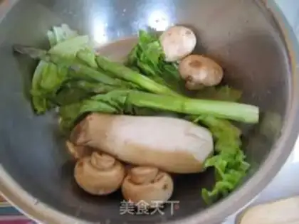 Make Mushroom vegetable noodles step 1