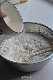 Make sugar horns (jiā) step 1