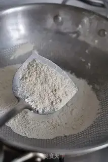 Make sugar horns (jiā) step 2