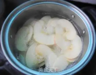 Make Apple roses step 1