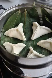 Make sugar horns (jiā) step 13