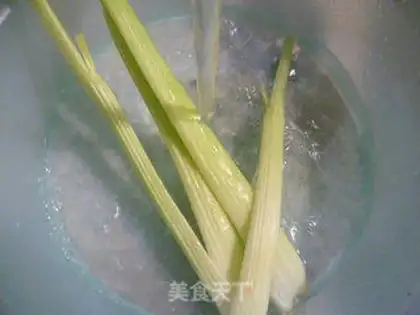 Make Celery fried beans step 1