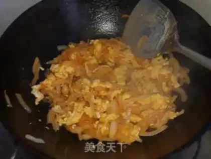 Make Tomato sauce onion fried eggs step 6
