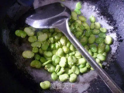 Make Celery fried beans step 3