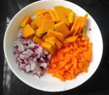 Make Coconut shrimp pumpkin soup step 1