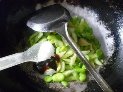 Make Celery fried beans step 8