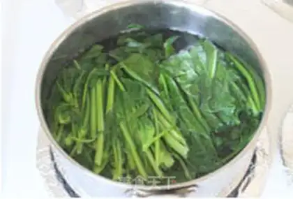 Make Sesame spinach step 1