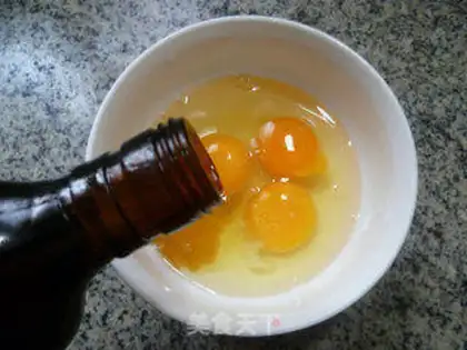 Make Scrambled eggs step 1