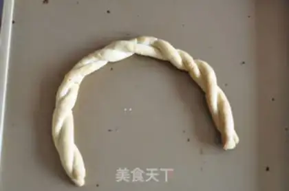 Make Rose basket cake step 26