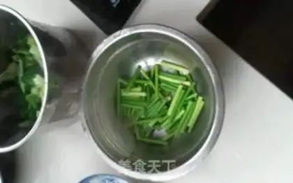 Make Weenie makes garlic step 1