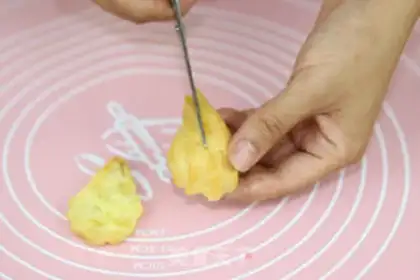 Make Swan puff step 14