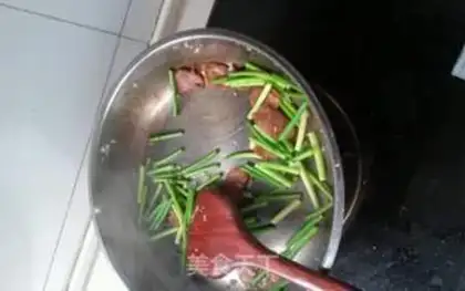 Make Weenie makes garlic step 4