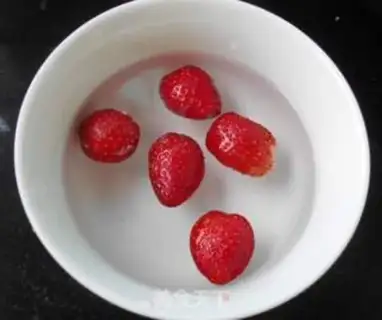 Make Strawberry Mountain tea step 1