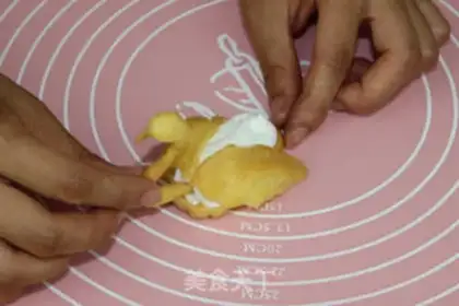 Make Swan puff step 17