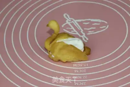 Make Swan puff step 19