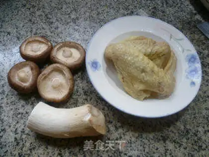 Make Two mushrooms fried chicken wings step 0