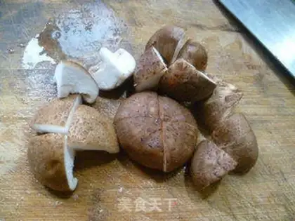 Make Two mushrooms fried chicken wings step 2