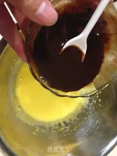 Make mini chocolate cupcakes step 3