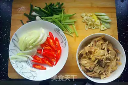 Make Onion hand tore chicken step 0