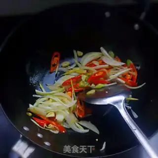 Make Onion hand tore chicken step 1