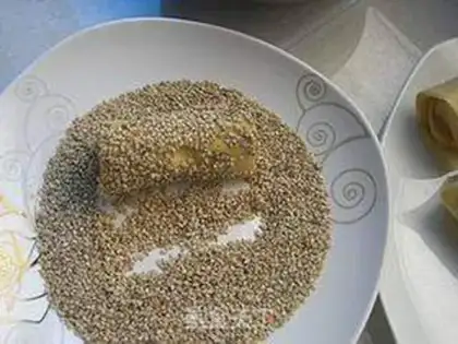 Make Sesame banana rolls step 4