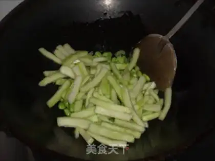 Make Watermelon peeled with beans step 3
