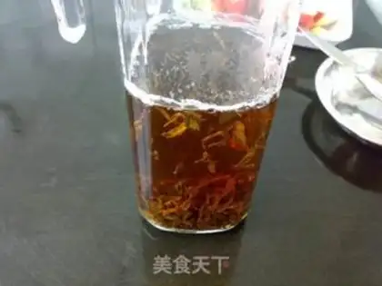 Make Red tea with fresh fruit step 1