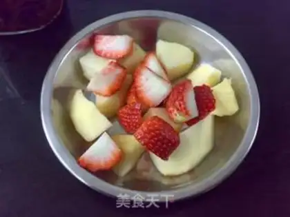 Make Red tea with fresh fruit step 2