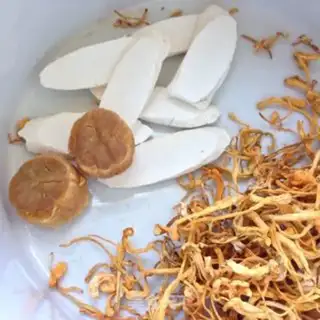 Make Worm and herb stew step 1