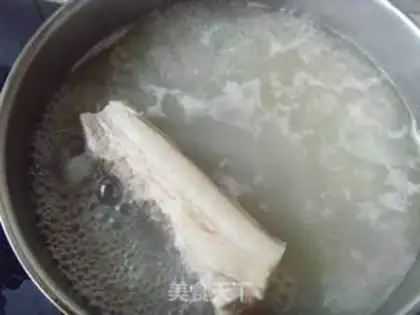 Make Sour sauce and white meat step 1