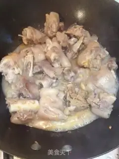 Make Pepper chopping pig hoof step 6