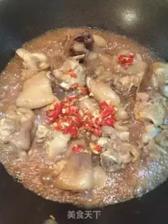 Make Pepper chopping pig hoof step 7