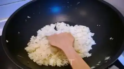 Make Gold egg fried rice step 4