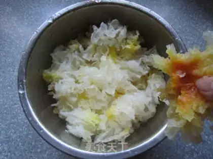 Make A papaya with a silver ear step 1