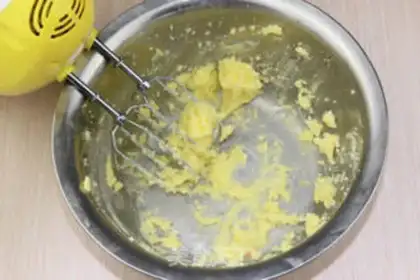 Make A jam sandwich cake step 2