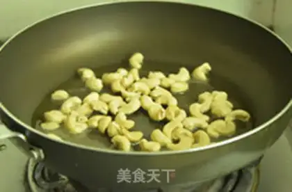 Make Celery lilies for cashew nuts step 3