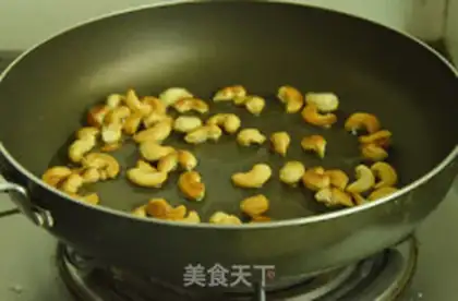 Make Celery lilies for cashew nuts step 4
