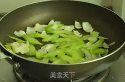 Make Celery lilies for cashew nuts step 5