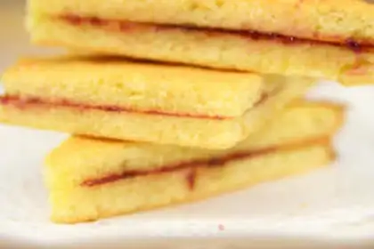 Make A jam sandwich cake step 12