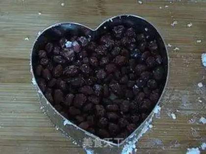 Make Rose Bean Mountain Pie step 3