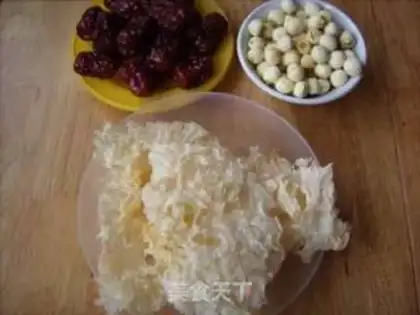 Make The silver spoon of a red date step 0