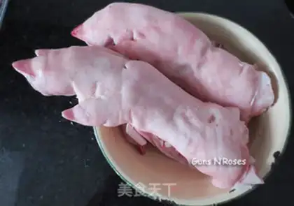 Make Red burning pig hoof step 1