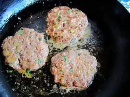 Make Burger beef cake step 16