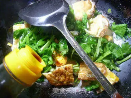 Make Celery fried eggs step 5