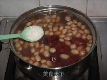 Make The peanuts and curry soup step 6